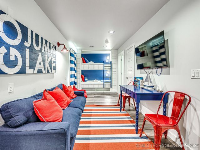 37 Redbud Street, Carlton Landing, OK 74432