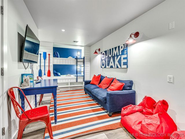 37 Redbud Street, Carlton Landing, OK 74432