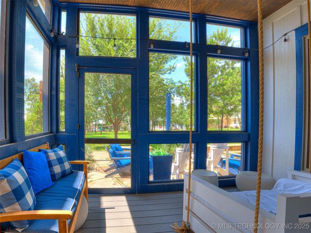 37 Redbud Street, Carlton Landing, OK 74432