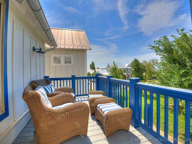 37 Redbud Street, Carlton Landing, OK 74432