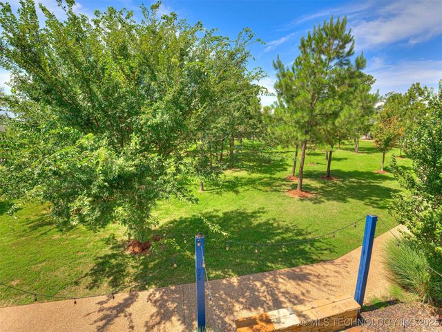 37 Redbud Street, Carlton Landing, OK 74432