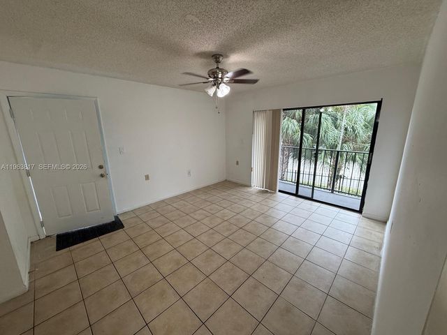 6975 NW 179th St 205, Hialeah, FL 33015