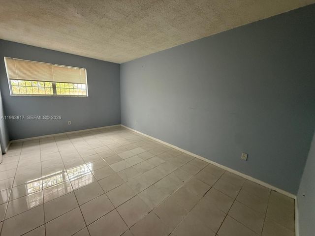 6975 NW 179th St 205, Hialeah, FL 33015