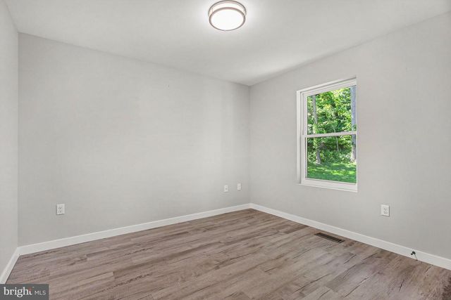 2808 SPRING VALLEY RD, Lancaster, PA 17601
