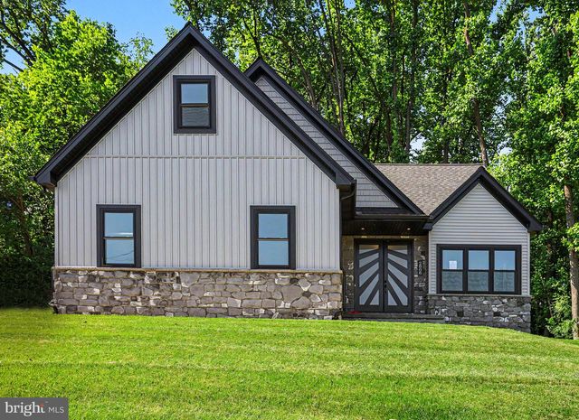 2808 SPRING VALLEY RD, Lancaster, PA 17601