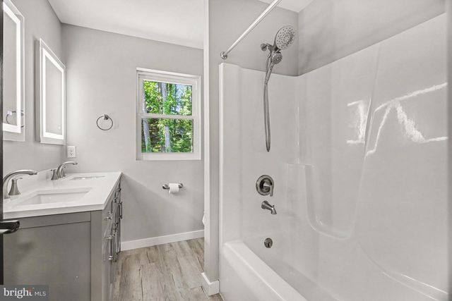 2808 SPRING VALLEY RD, Lancaster, PA 17601