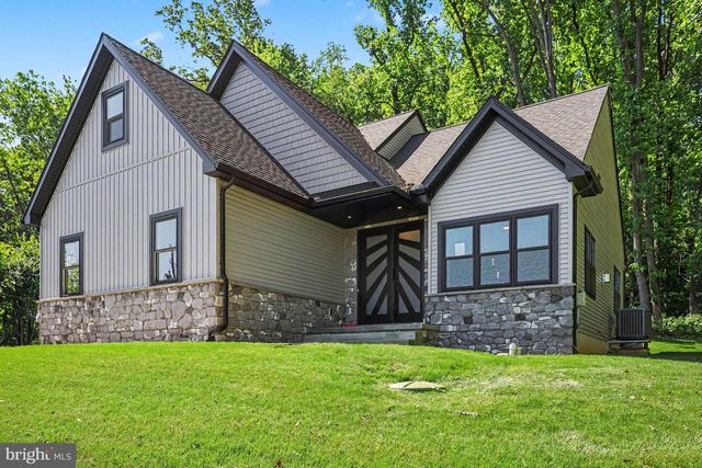 2808 SPRING VALLEY RD, Lancaster, PA 17601