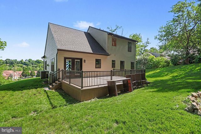 2808 SPRING VALLEY RD, Lancaster, PA 17601