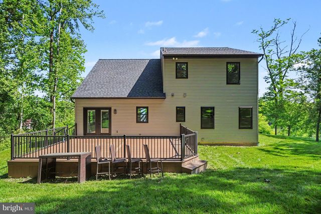 2808 SPRING VALLEY RD, Lancaster, PA 17601