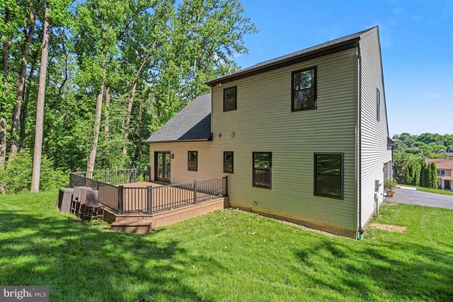 2808 SPRING VALLEY RD, Lancaster, PA 17601