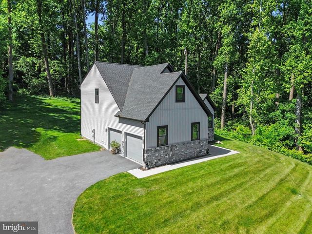 2808 SPRING VALLEY RD, Lancaster, PA 17601