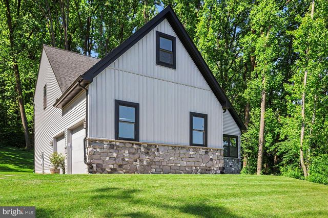 2808 SPRING VALLEY RD, Lancaster, PA 17601