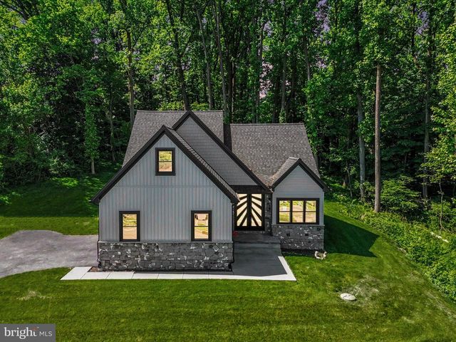 2808 SPRING VALLEY RD, Lancaster, PA 17601