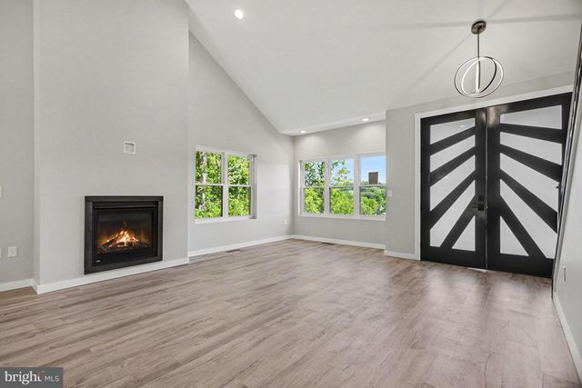 2808 SPRING VALLEY RD, Lancaster, PA 17601