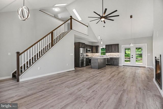 2808 SPRING VALLEY RD, Lancaster, PA 17601