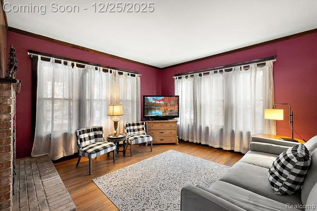 140 E Lawrence Avenue, Royal Oak, MI 48073