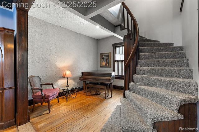 140 E Lawrence Avenue, Royal Oak, MI 48073