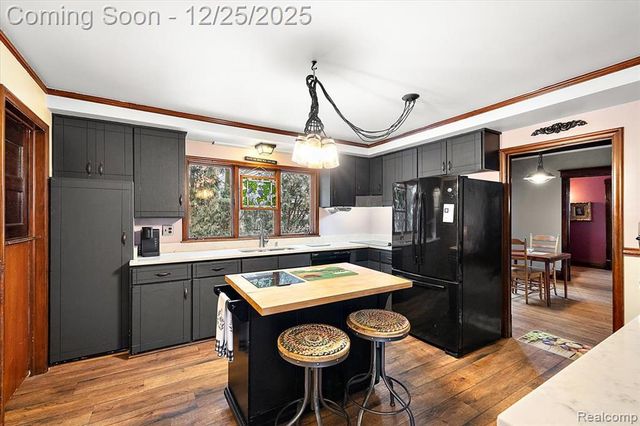 140 E Lawrence Avenue, Royal Oak, MI 48073