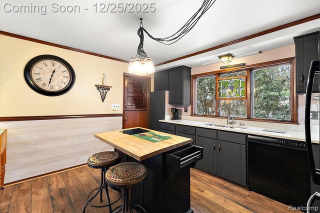 140 E Lawrence Avenue, Royal Oak, MI 48073