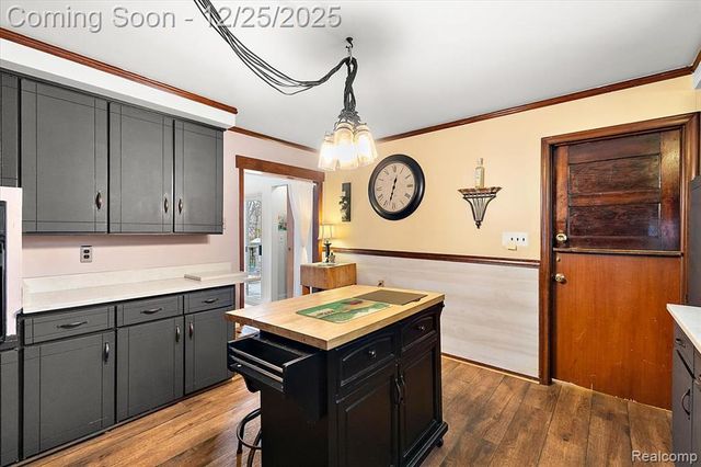 140 E Lawrence Avenue, Royal Oak, MI 48073