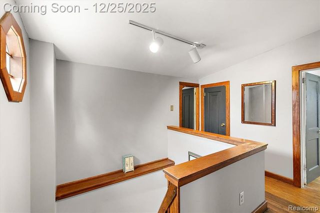 140 E Lawrence Avenue, Royal Oak, MI 48073