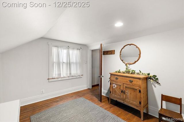 140 E Lawrence Avenue, Royal Oak, MI 48073