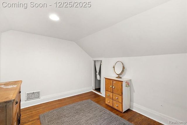 140 E Lawrence Avenue, Royal Oak, MI 48073