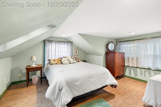 140 E Lawrence Avenue, Royal Oak, MI 48073