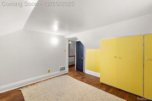 140 E Lawrence Avenue, Royal Oak, MI 48073