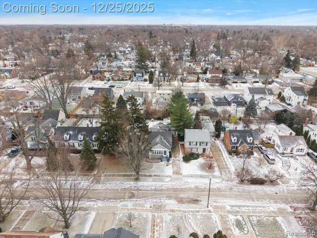 140 E Lawrence Avenue, Royal Oak, MI 48073