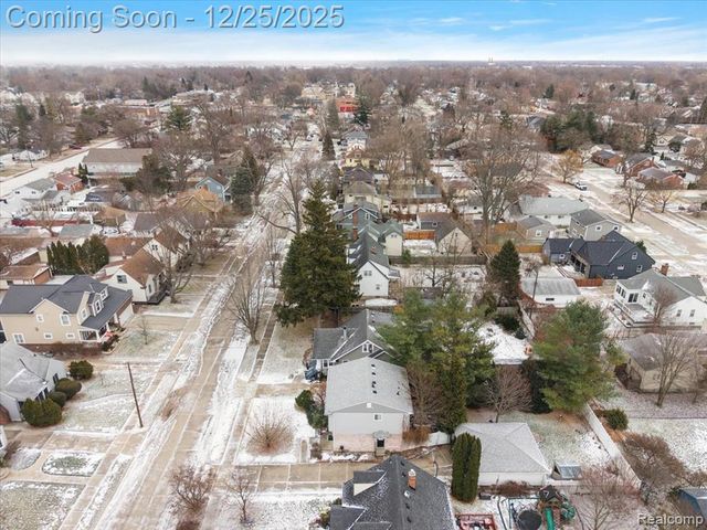 140 E Lawrence Avenue, Royal Oak, MI 48073