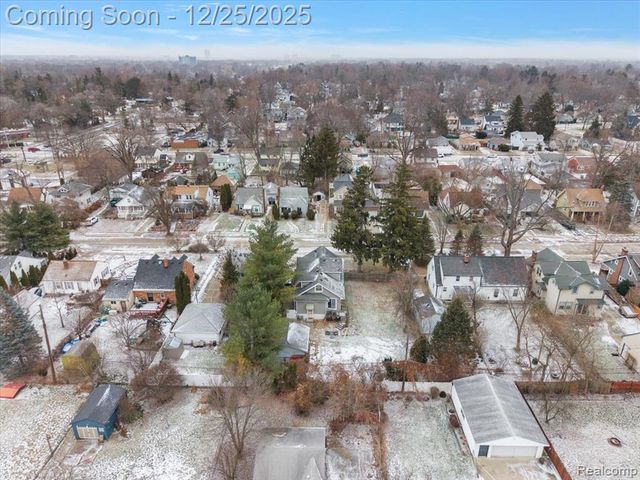 140 E Lawrence Avenue, Royal Oak, MI 48073