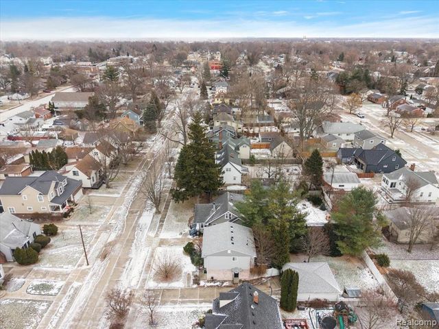 140 E Lawrence Avenue, Royal Oak, MI 48073
