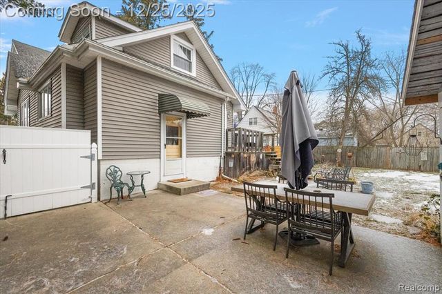 140 E Lawrence Avenue, Royal Oak, MI 48073