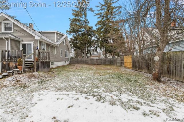140 E Lawrence Avenue, Royal Oak, MI 48073