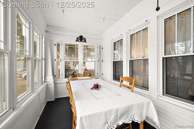 140 E Lawrence Avenue, Royal Oak, MI 48073