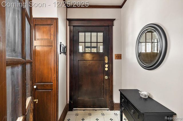 140 E Lawrence Avenue, Royal Oak, MI 48073