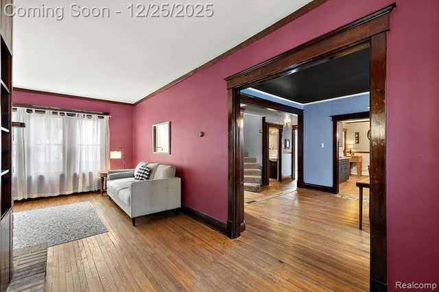 140 E Lawrence Avenue, Royal Oak, MI 48073