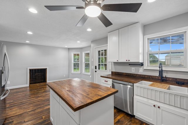 1985 Egypt Rd, Chapel Hill, TN 37034