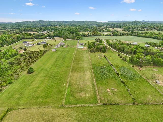1985 Egypt Rd, Chapel Hill, TN 37034