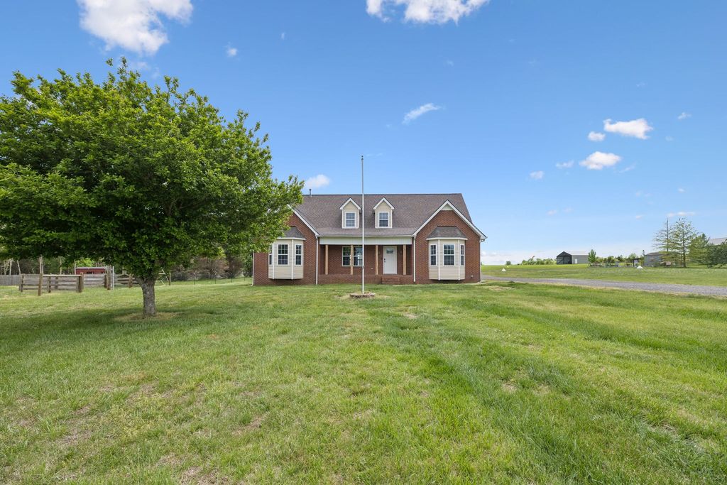 1985 Egypt Rd, Chapel Hill, TN 37034
