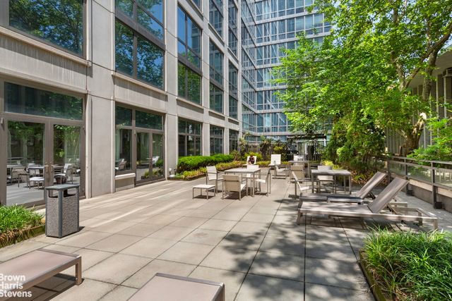 200 W End Ave Apt 6B, New York City, NY 10023