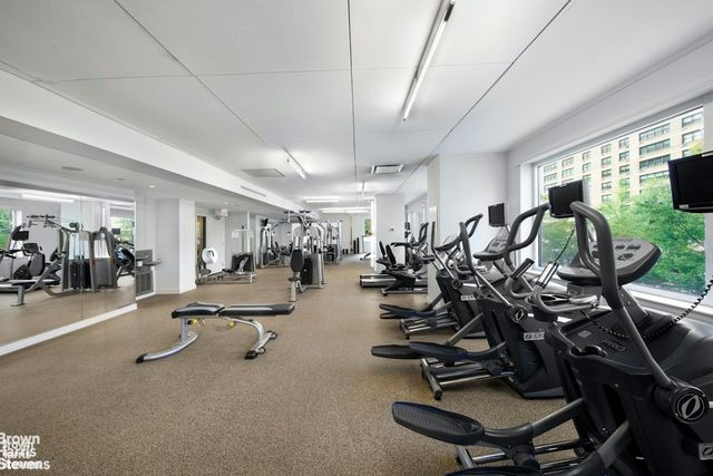 200 W End Ave Apt 6B, New York City, NY 10023