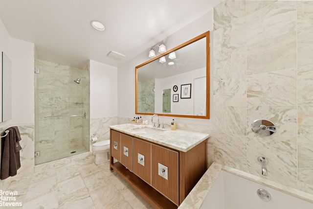 200 W End Ave Apt 6B, New York City, NY 10023