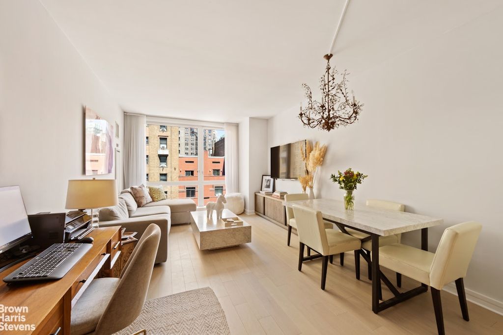 200 W End Ave Apt 6B, New York City, NY 10023
