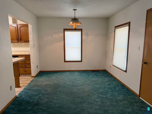 422 S Elmwood Ave Avenue, Sioux Falls, SD 57104
