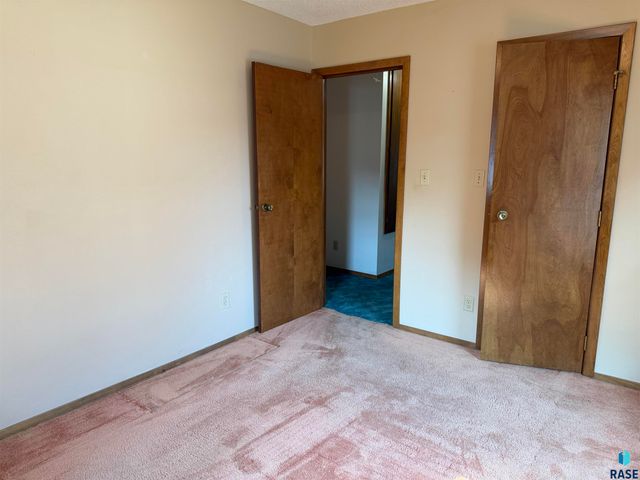 422 S Elmwood Ave Avenue, Sioux Falls, SD 57104