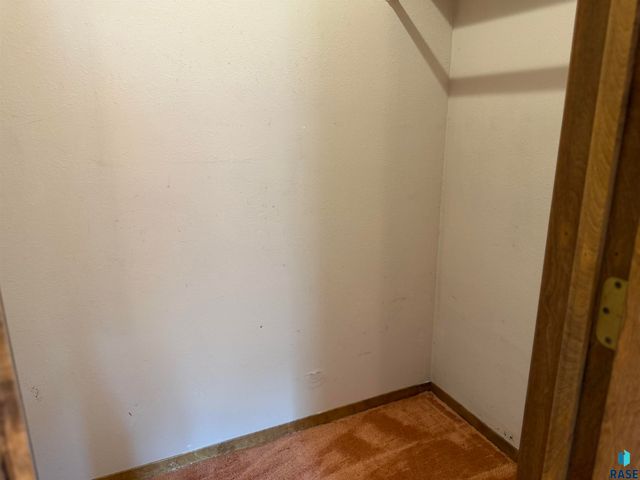 422 S Elmwood Ave Avenue, Sioux Falls, SD 57104