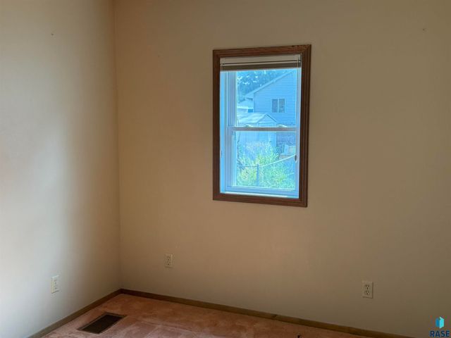 422 S Elmwood Ave Avenue, Sioux Falls, SD 57104