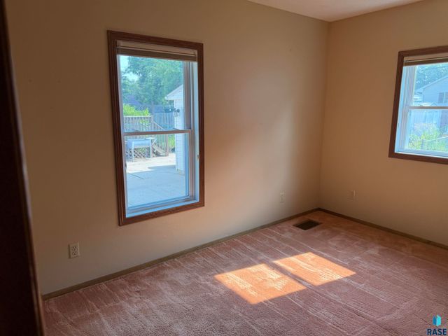422 S Elmwood Ave Avenue, Sioux Falls, SD 57104